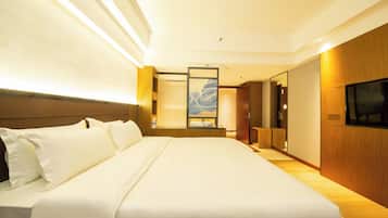 Executive Single Room, 1 King Bed | In-room safe, desk, blackout curtains, soundproofing