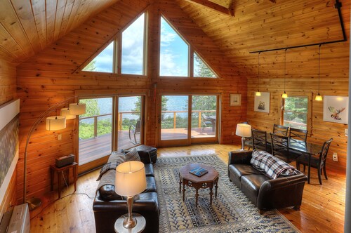 Alpenglow - 3 bedroom, 2 bath home on Haley Pond