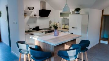 House | In-room dining