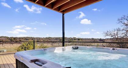 "Lakeshore Haven"- Hot Tub! Pet Friendly! Boat Dock!