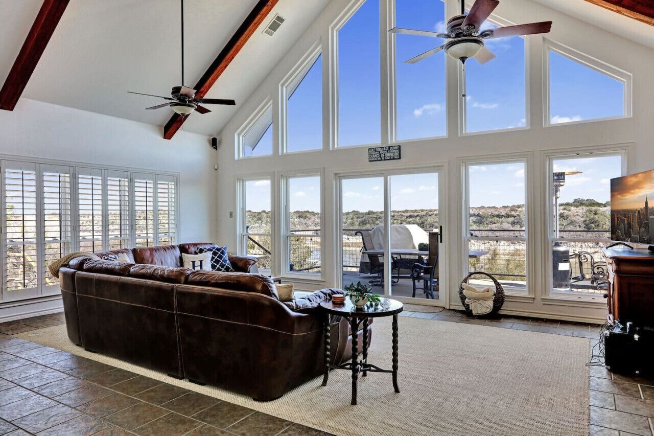 Smart TV, fireplace, Netflix, books