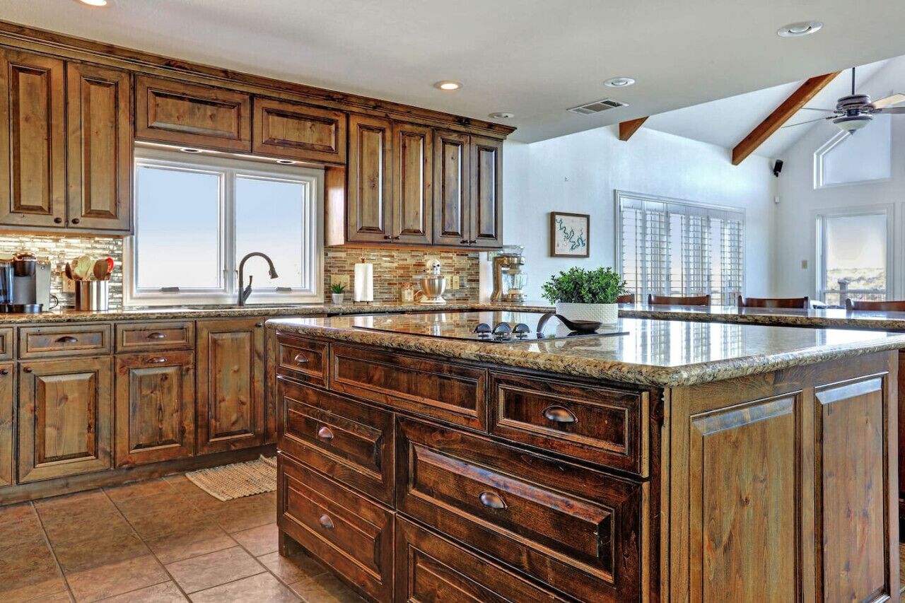 Frigorífic, microones, forn i placa de cuina 