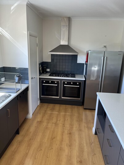 Kimba's - Stylish 4 Bedroom Holiday Home
