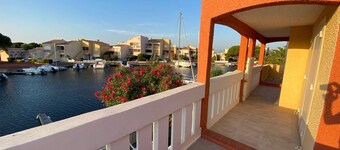5-Bedroom Marina with A/C, Pool, Private Pontoon, Sleeps 8 - Port Barcarès