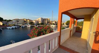 5-Bedroom Marina with A/C, Pool, Private Pontoon, Sleeps 8 - Port Barcarès