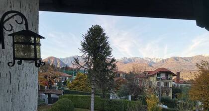 Attic of 1 villa with large garden - 5 min from center.