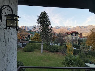 Attic of 1 villa with large garden - 5 min from center.