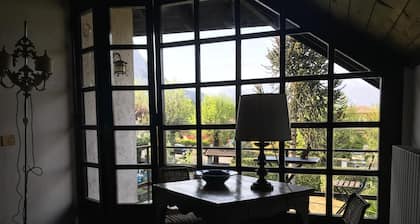 Attic of 1 villa with large garden - 5 min from center.