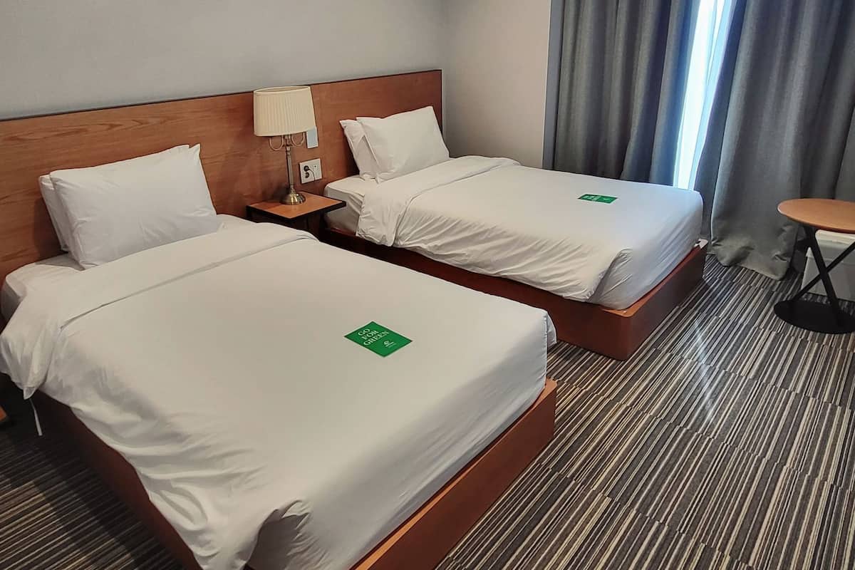 Free minibar, blackout curtains, soundproofing, bed sheets