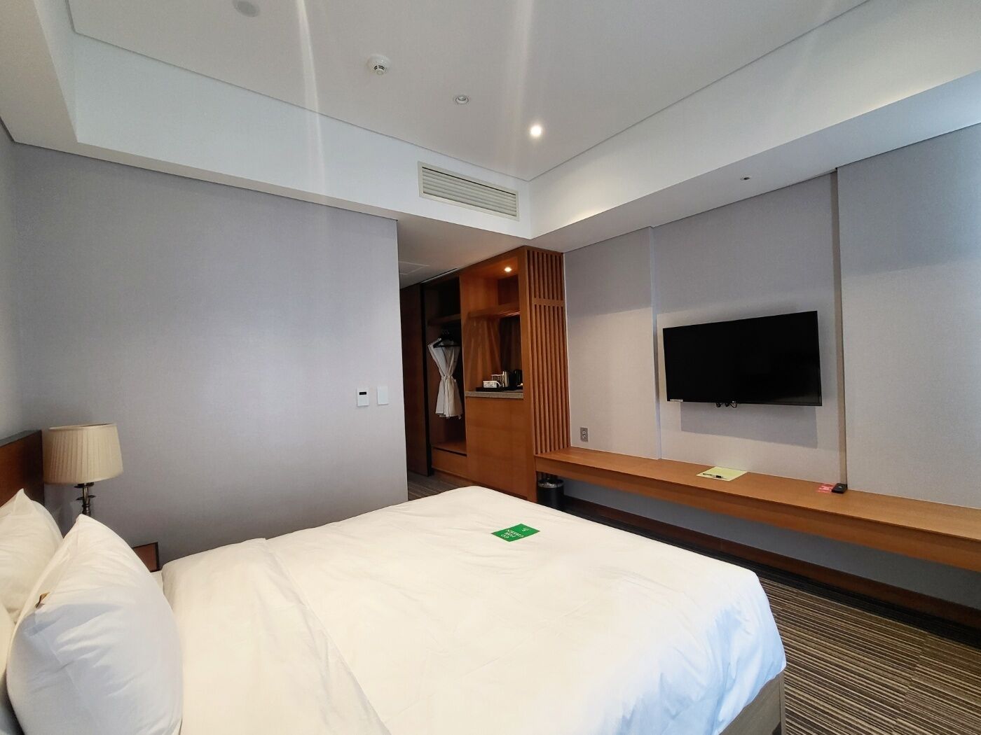 standard double room, 1 bedroom, non smoking, private bathroom | free minibar, blackout curtains, soundproofing, bed sheets