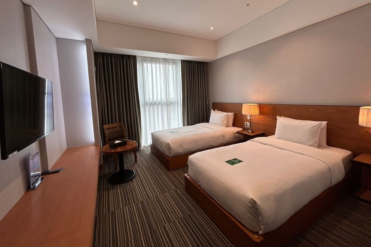 Free minibar, blackout drapes, soundproofing, bed sheets