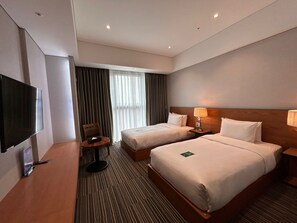 Free minibar, blackout drapes, soundproofing, bed sheets - Hotel Tour (Incheon)