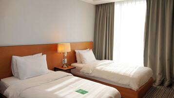 Free minibar, blackout drapes, soundproofing, bed sheets