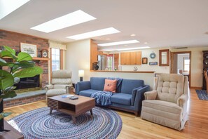 TV, offices - Steps to Private Association Beaches! (Eastham)