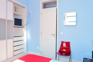 5 Schlafzimmer, Schreibtisch, Bügeleisen/Bügelbrett, kostenloses WLAN