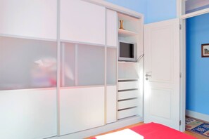 5 Schlafzimmer, Schreibtisch, Bügeleisen/Bügelbrett, kostenloses WLAN