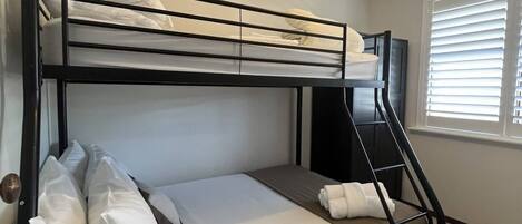 3 bedrooms, iron/ironing board, free WiFi, bed sheets