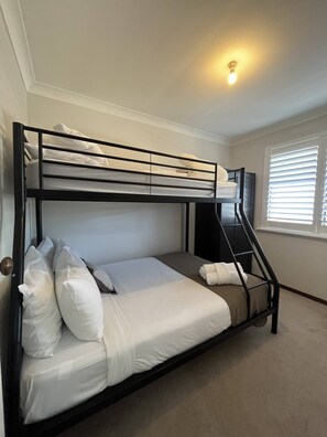 3 bedrooms, iron/ironing board, free WiFi, bed sheets