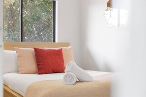 3 bedrooms, iron/ironing board, free WiFi, bed sheets - 6 Tranquil LeafyGreen Scarb Beach Townhse Sleeps 5 (Scarborough)