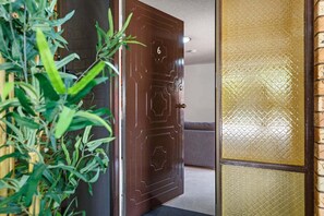 Interior - 6 Tranquil LeafyGreen Scarb Beach Townhse Sleeps 5 (Scarborough)