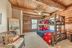 3 bedrooms, iron/ironing board, Internet, bed sheets - Cozy Alto Cabin on 2 Acres: Near Fishing & Skiing! (Alto)