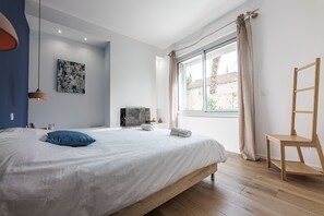 3 chambres, coffres-forts dans les chambres, bureau