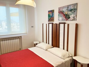 3 chambres, coffres-forts dans les chambres, bureau