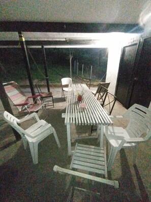 تناول الطعام بالخارج