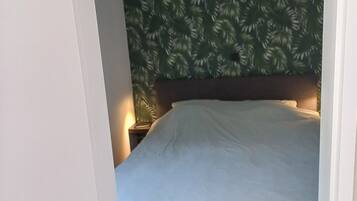 2 slaapkamers, reisbedje, gratis wifi, beddengoed