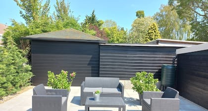 Nette vakantie woning met tuin en terrassen midden in het dorp