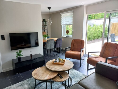 Nette vakantie woning met tuin en terrassen midden in het dorp