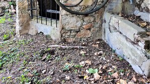 A rustic stone structure with a metal spiral staircase. - "La Casa De La Font" classified *** near Céret and Thuir  private parking (LLAURO)