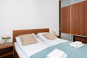 1 habitación, tabla de planchar con plancha, wifi y ropa de cama 