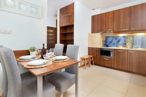 Dining - Cozy Apartment with Terrace | Close to the Beach | Parking (Jastrzebia Góra)