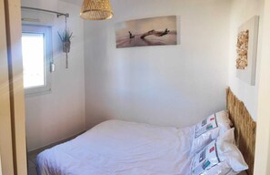 2 bedrooms, iron/ironing board