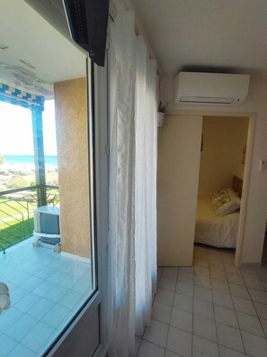 2 chambres, fer et planche à repasser