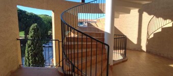 Rent magnificent apartment sea view feet in the water!