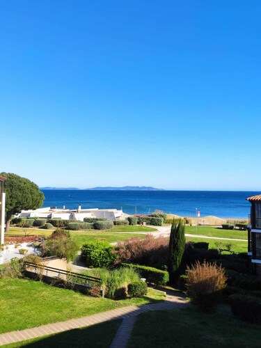 Loue magnifique appartement Vue mer les pieds dans l’eau !!