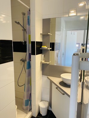 Douche, séchoir à cheveux