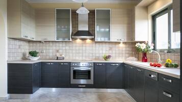 Villa | 4 bedrooms, WiFi