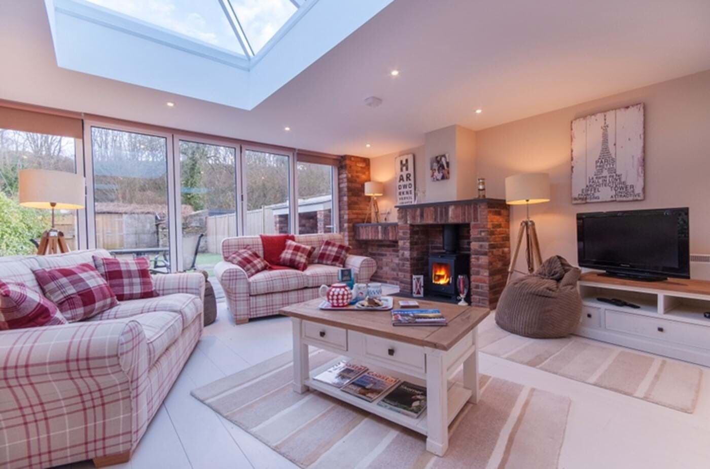 Smart TV, fireplace, DVD player