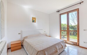 1 Schlafzimmer, Reisekinderbett