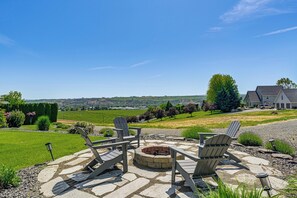 Property grounds - Hot Tub & Seasonal Pool: Remarkable Yakima Getaway (Yakima)