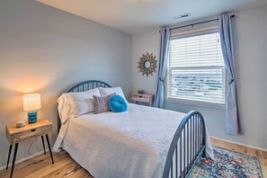 3 bedrooms, desk, iron/ironing board, travel cot