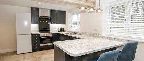 Ferienhaus | Eigene Küche | Kühlschrank, Geschirrspüler, Wasserkocher, Toaster