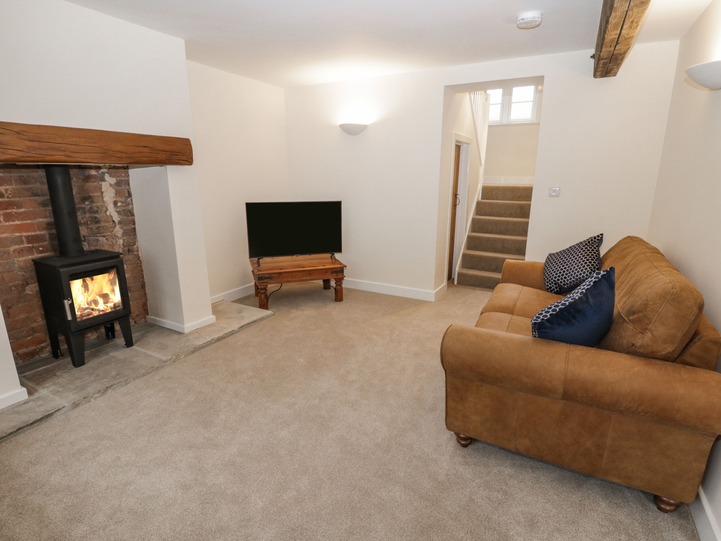 Cottage | Living room | Fireplace