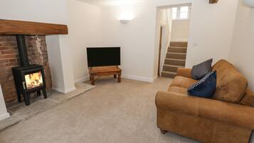 Cottage | Living room | Fireplace