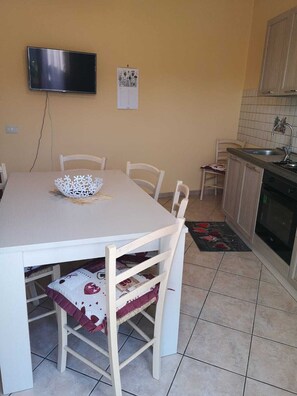 Dining - Apartment 5 min. from the Alcantara Gorges and a few km from romantic Taormina (Francavilla di Sicilia (ME))