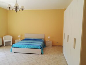 4 bedrooms, iron/ironing board, free WiFi, bed sheets - Apartment 5 min. from the Alcantara Gorges and a few km from romantic Taormina (Francavilla di Sicilia (ME))