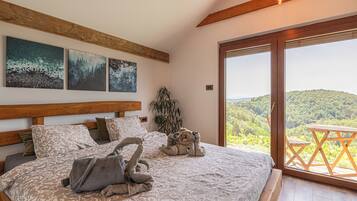 House | 1 bedroom, blackout drapes, free WiFi, bed sheets